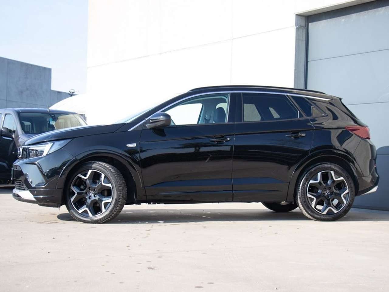 Opel Grandland ULTIMATE | 1.2 TURBO AT8 130 PK | CAMERA | L, Lederen bekleding, 1199 cc, 0 kg, Zwart