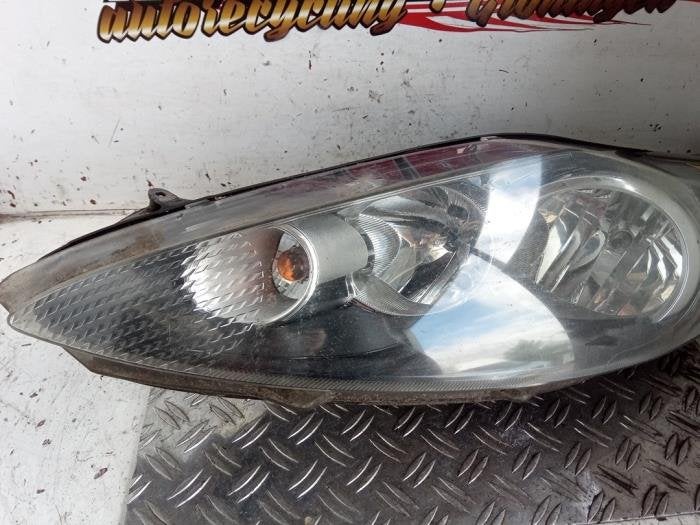 Phare gauche d'un Ford Fiesta, -, -, 3 mois de garantie, -