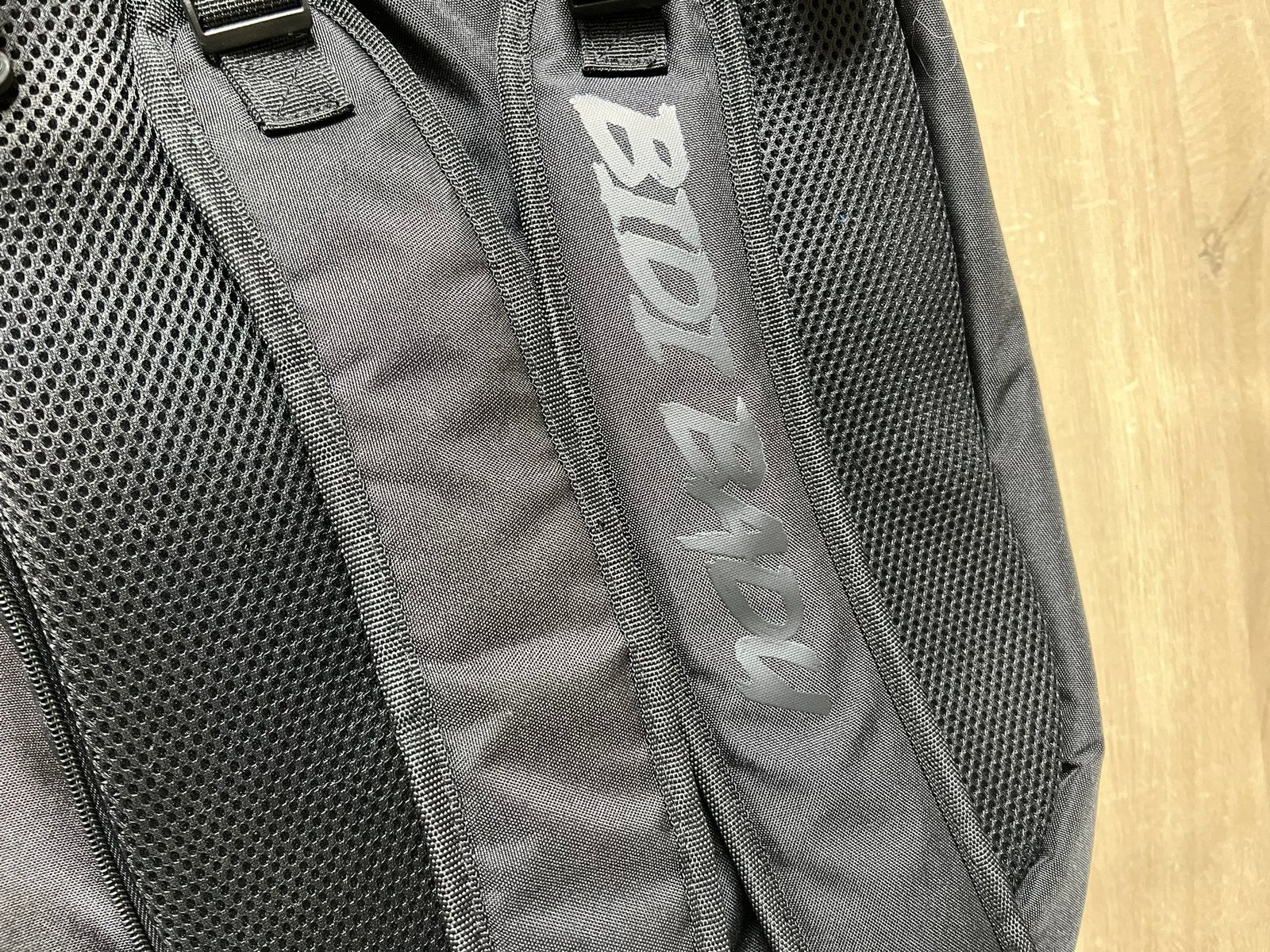 Bidi Badu tennis/padel rugzak zwart – veel vakken en stevig, Ophalen of Verzenden, Gedragen, Zwart, Racketsport