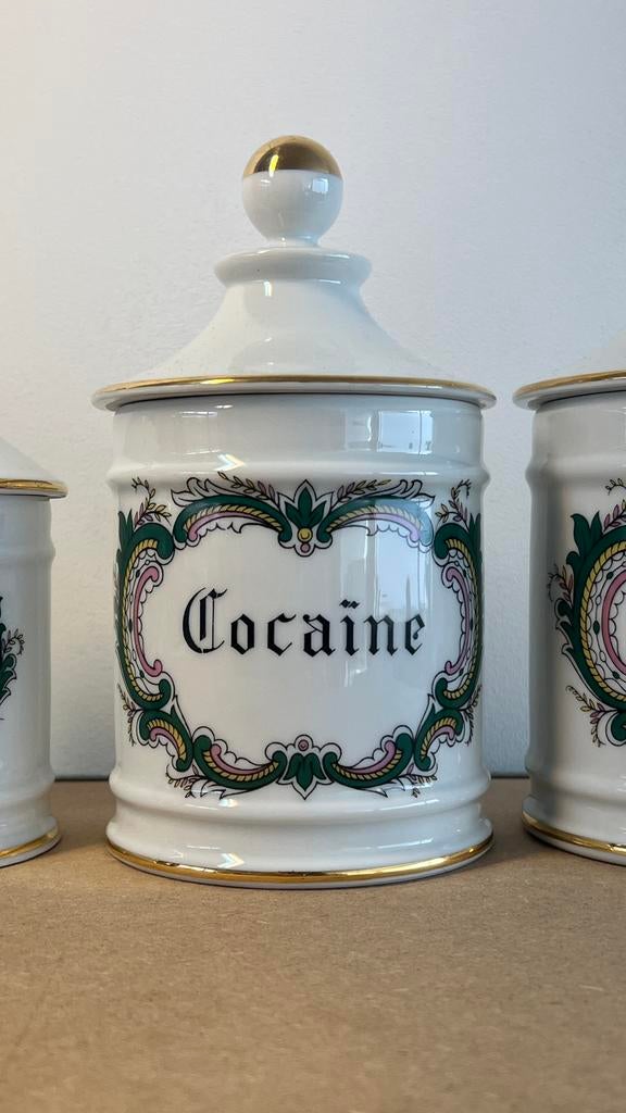 Pot d'apothicaire 'Cocaïne', Enlèvement
