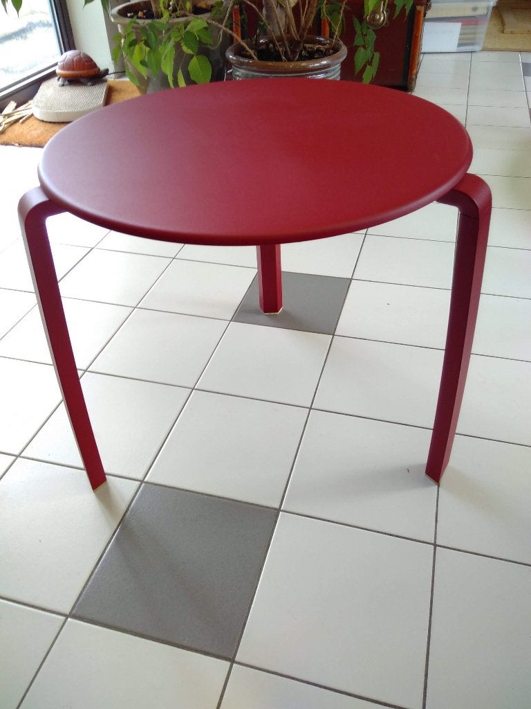 Table basse Fermob rouge, Huis en Inrichting, Tafels | Bijzettafels, Minder dan 55 cm, Gebruikt, Metaal of Aluminium, Design