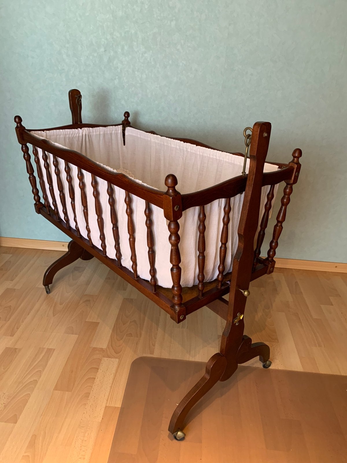 Berceau à bascule/lit bébé vintage en bois sur roulettes, Enlèvement
