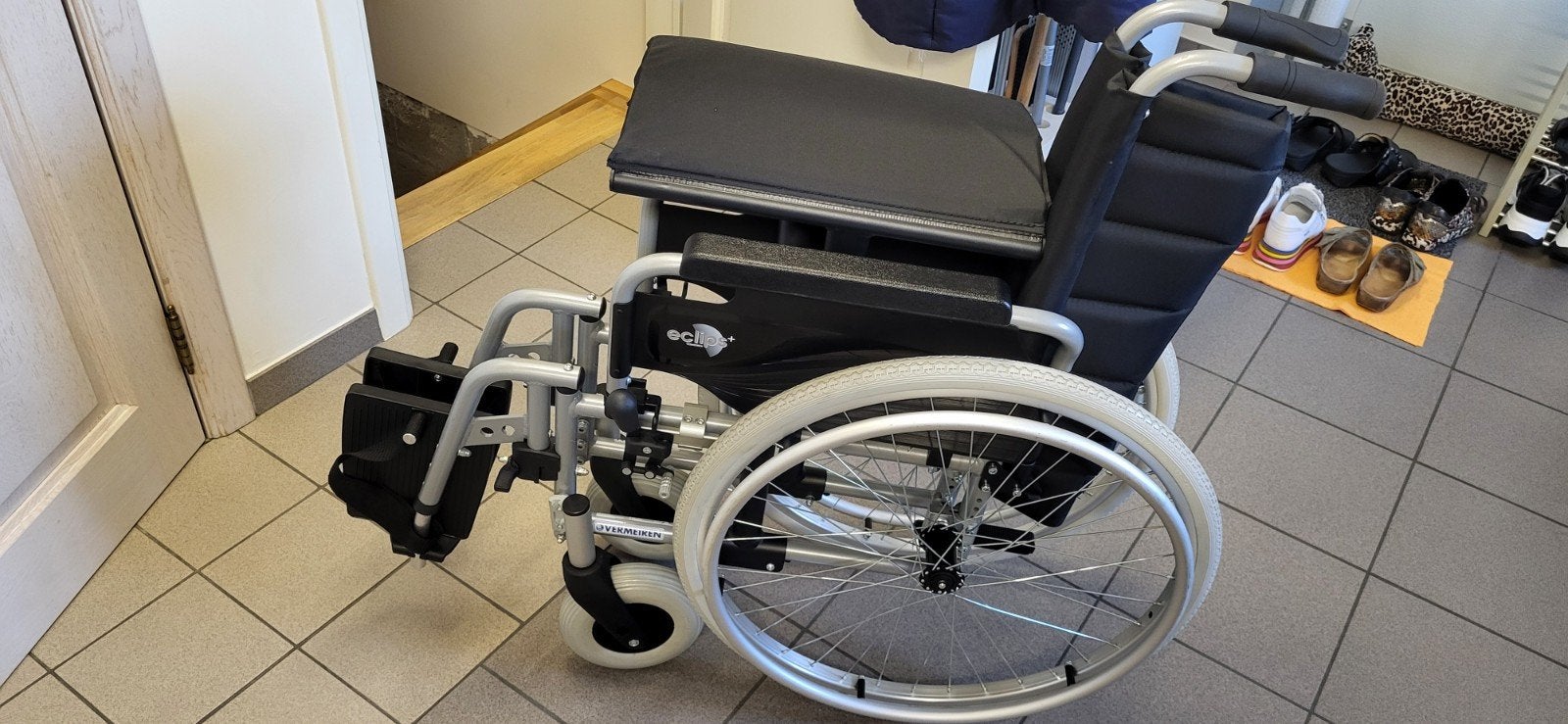 Nieuwe rolstoel Vermeiren, extra beensteunen, Ophalen, Inklapbaar, Nieuw, Duwrolstoel