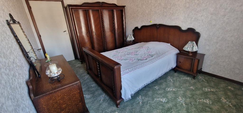 Antieke slaapkamer, Ophalen