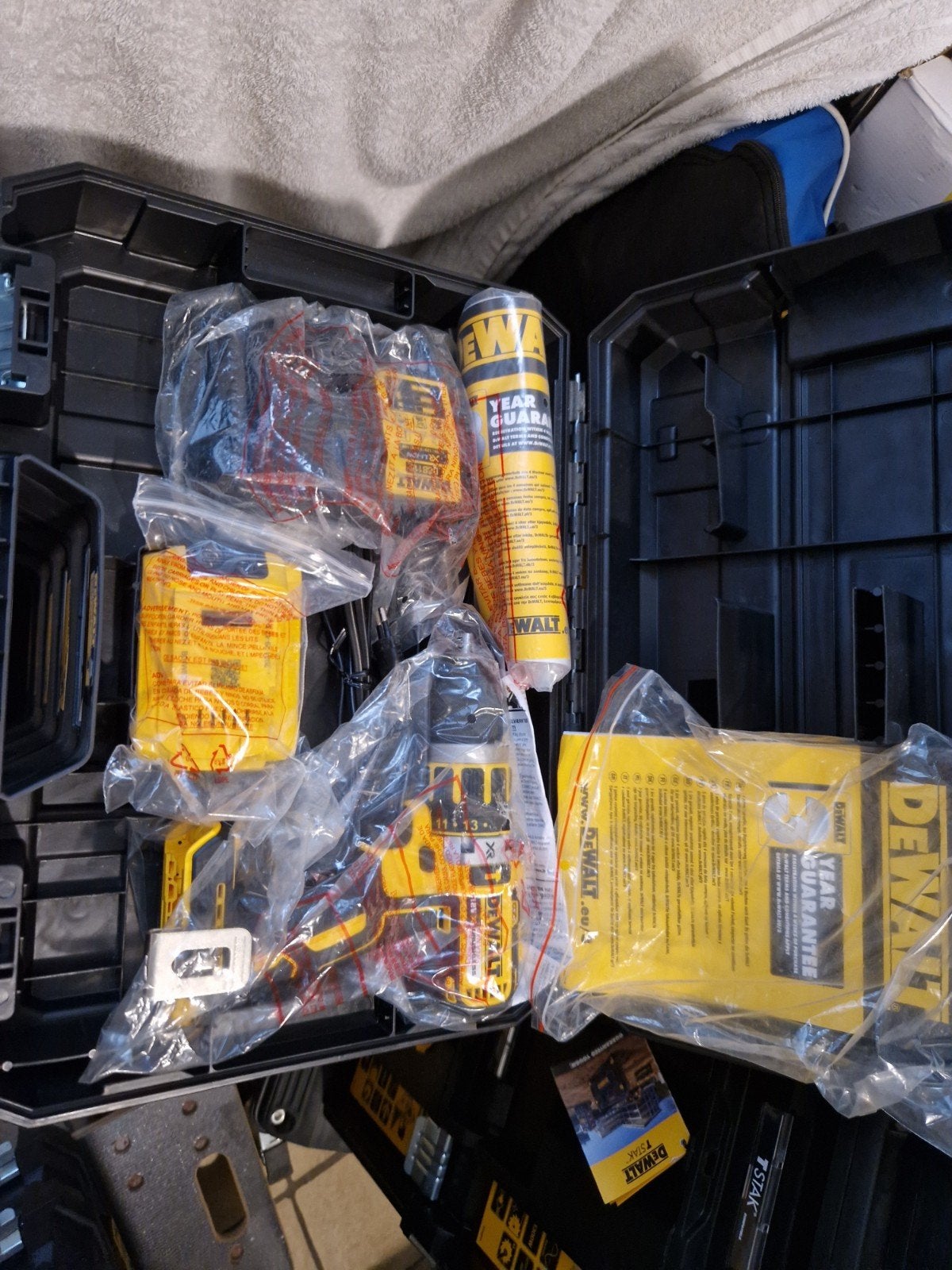 Dewalt visseuses à percussion + batterie + chargeur  avec co, Enlèvement, Neuf