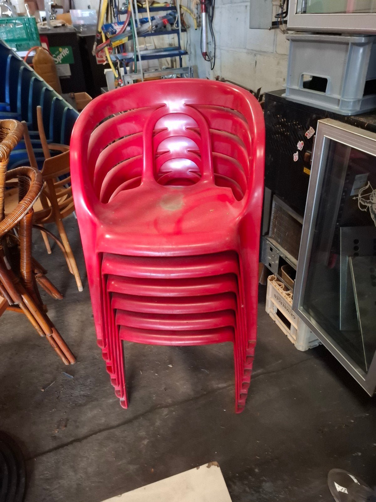 6 rode plastic stoelen, Ophalen, Plastic