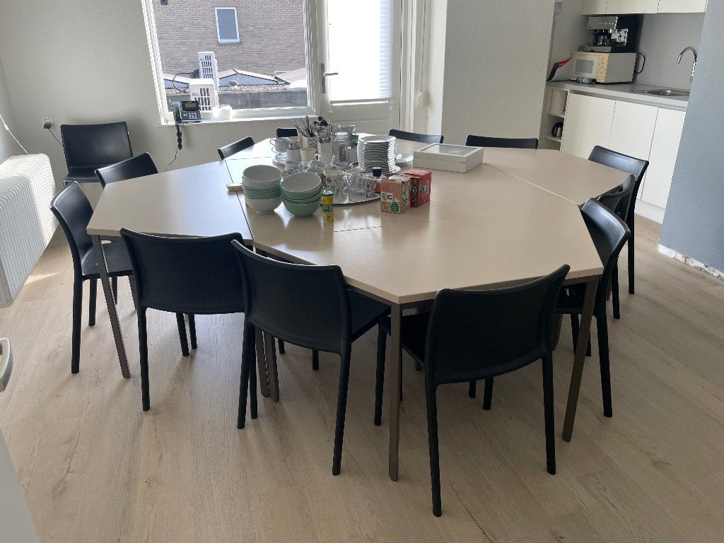 Table de conférence avec 13 chaises, Cantine ou Aula, Enlèvement, Utilisé, Table