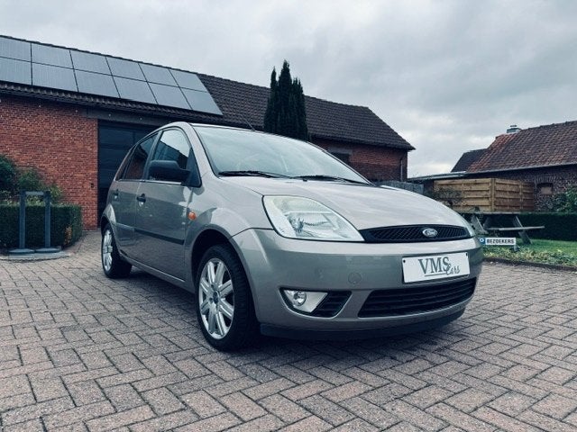 Ford Fiesta 1.4 Essence * Garantie * Climatisation *Attelage, 144 g/km, https://public.car-pass.be/vhr/f5045ffa-f30f-4215-8f6c-ca680a63a62d