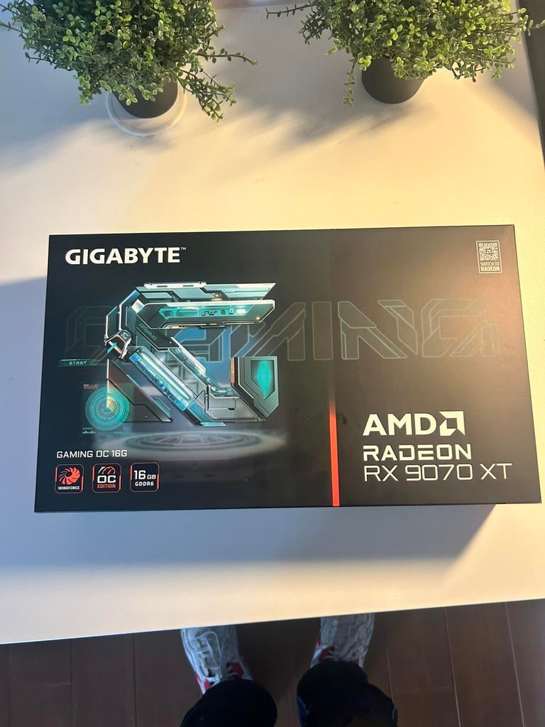 Factory sealed 9070XT, Ophalen of Verzenden, Zo goed als nieuw
