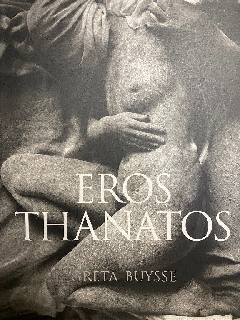 Kunstboek: EROS THANATOS – Greta Buysse – gesigneerd, Boeken, Kunst en Cultuur | Fotografie en Design, Ophalen of Verzenden, Zo goed als nieuw