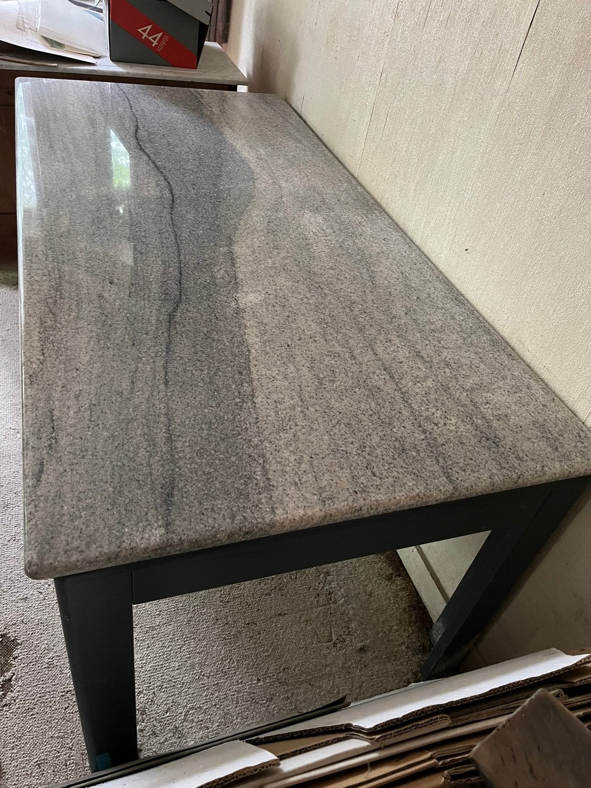 Eettafel in hout met granieten blad, Huis en Inrichting, Tafels | Eettafels, Ophalen, Overige materialen, Gebruikt, 50 tot 100 cm