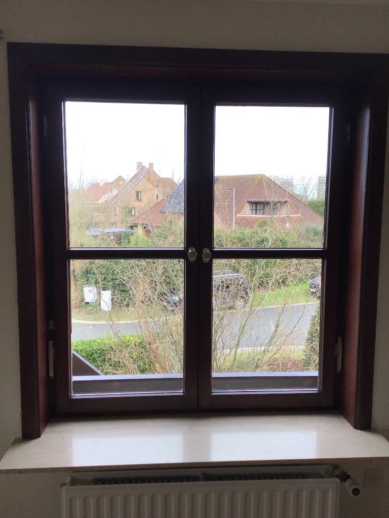 Twee meranti ramen  145x130 en 150x130, Doe-het-zelf en Bouw, Glas en Ramen, Ophalen, Zo goed als nieuw, Gevelraam of Ruit, Dubbelglas