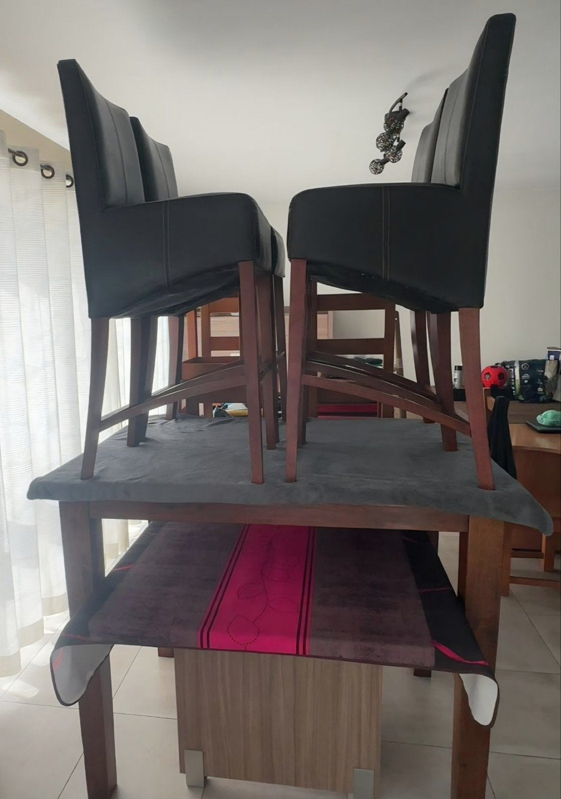 table haute et 4 chaises hautes en cuir, Enlèvement