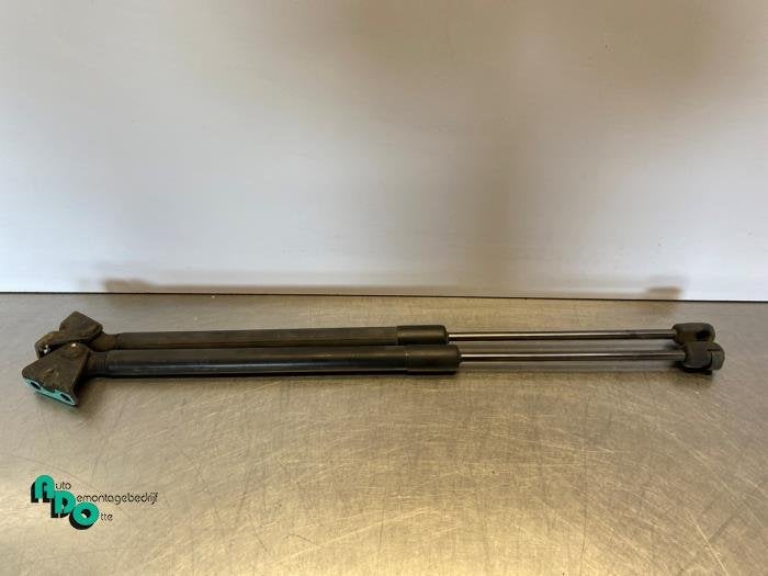 Kit amortisseur gaz hayon d'un Volkswagen Scirocco (Scirocco, Volkswagen, -, 3 mois de garantie, Utilisé