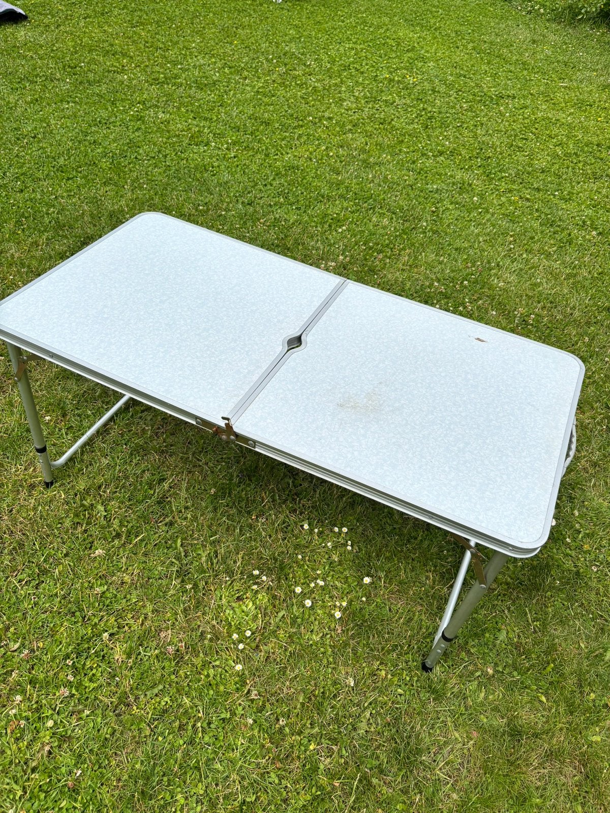 2 tables de camping, Enlèvement, Comme neuf