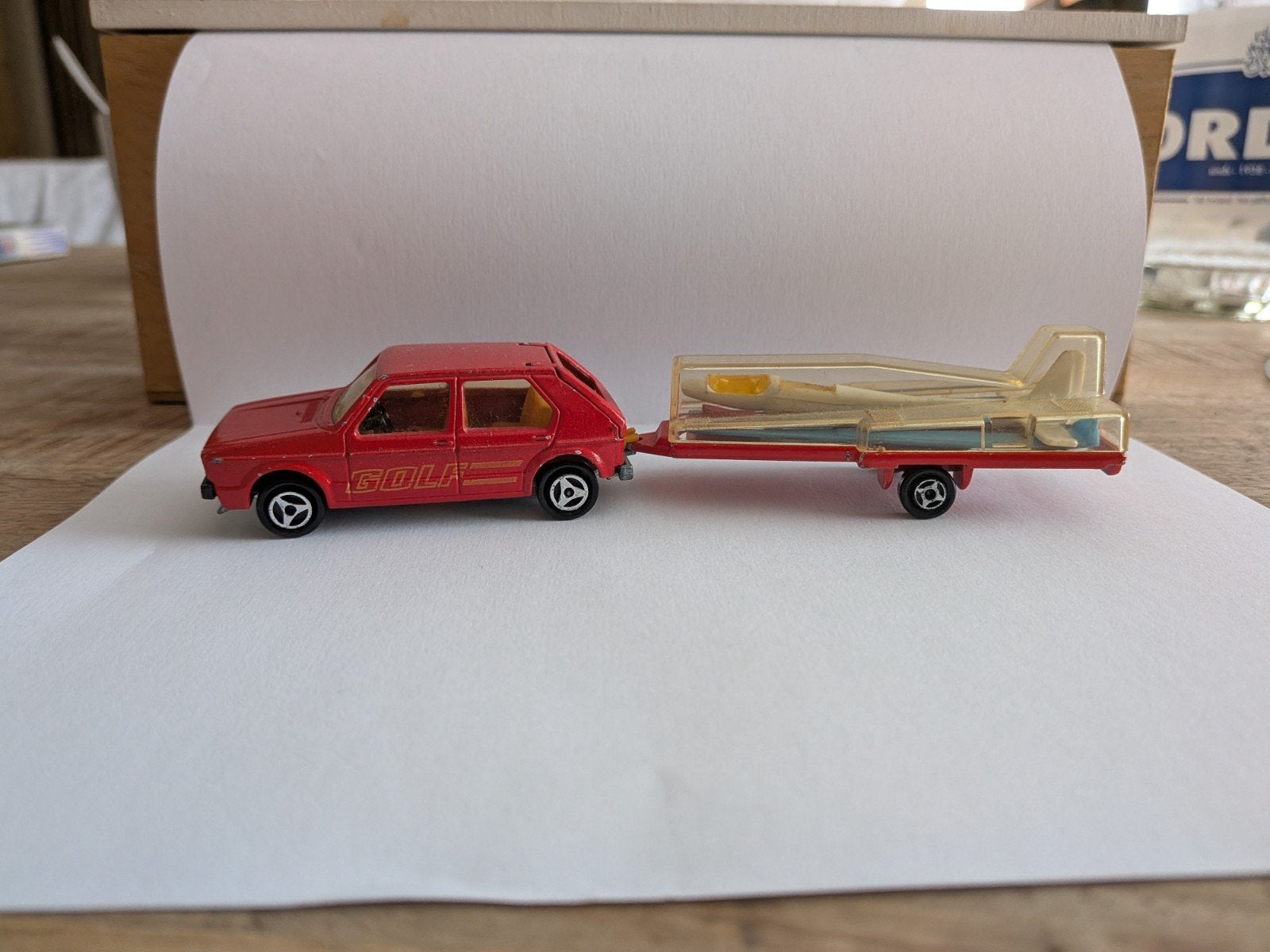 majorette vw golf met zweefvliegtuig, Hobby en Vrije tijd, Ophalen of Verzenden, Majorette