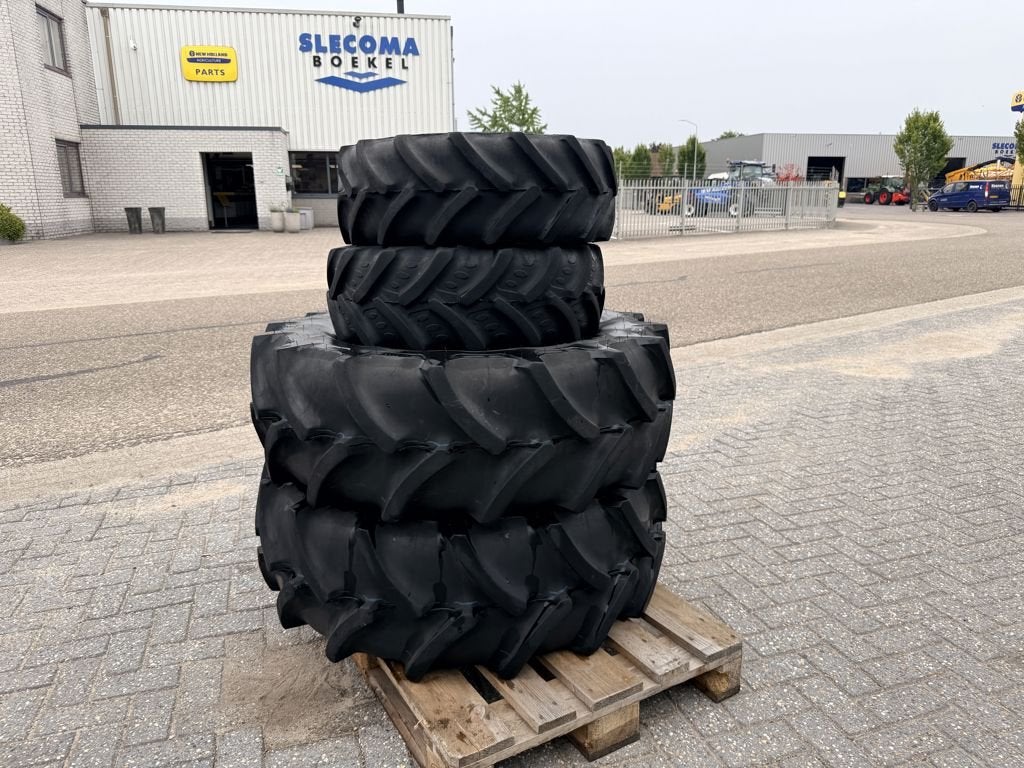 Mitas 360/70R24 & 240/70R16 Set Wielen, Auto-onderdelen, Banden en Velgen, Gebruikt