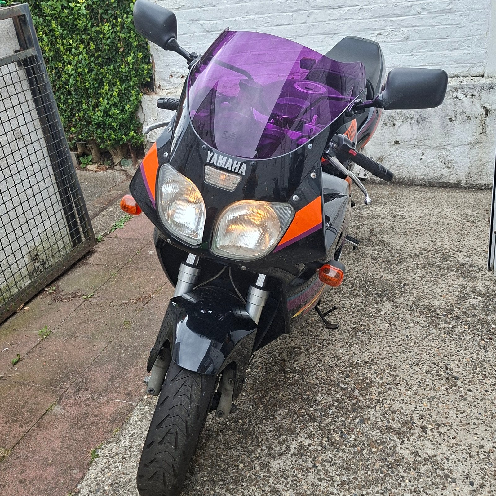 Magnifique Genesis 600cc 95 une mamie d'enfer, Motos, 600 cm³, Occasion, Plus de 35 kW, 4 cylindres