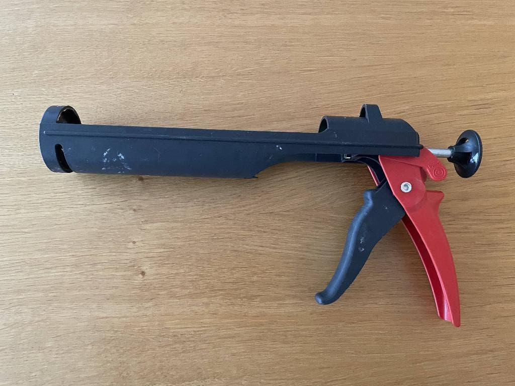 Afdichtingspistool van Henkel, Ophalen, Gebruikt