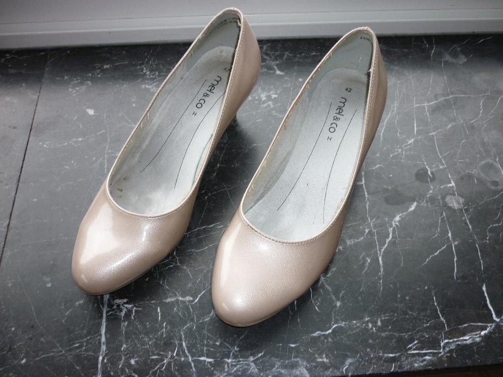 Damesschoen 42-41, Kleding | Dames, Schoenen met lage hakken, Beige, Ophalen of Verzenden, Zo goed als nieuw