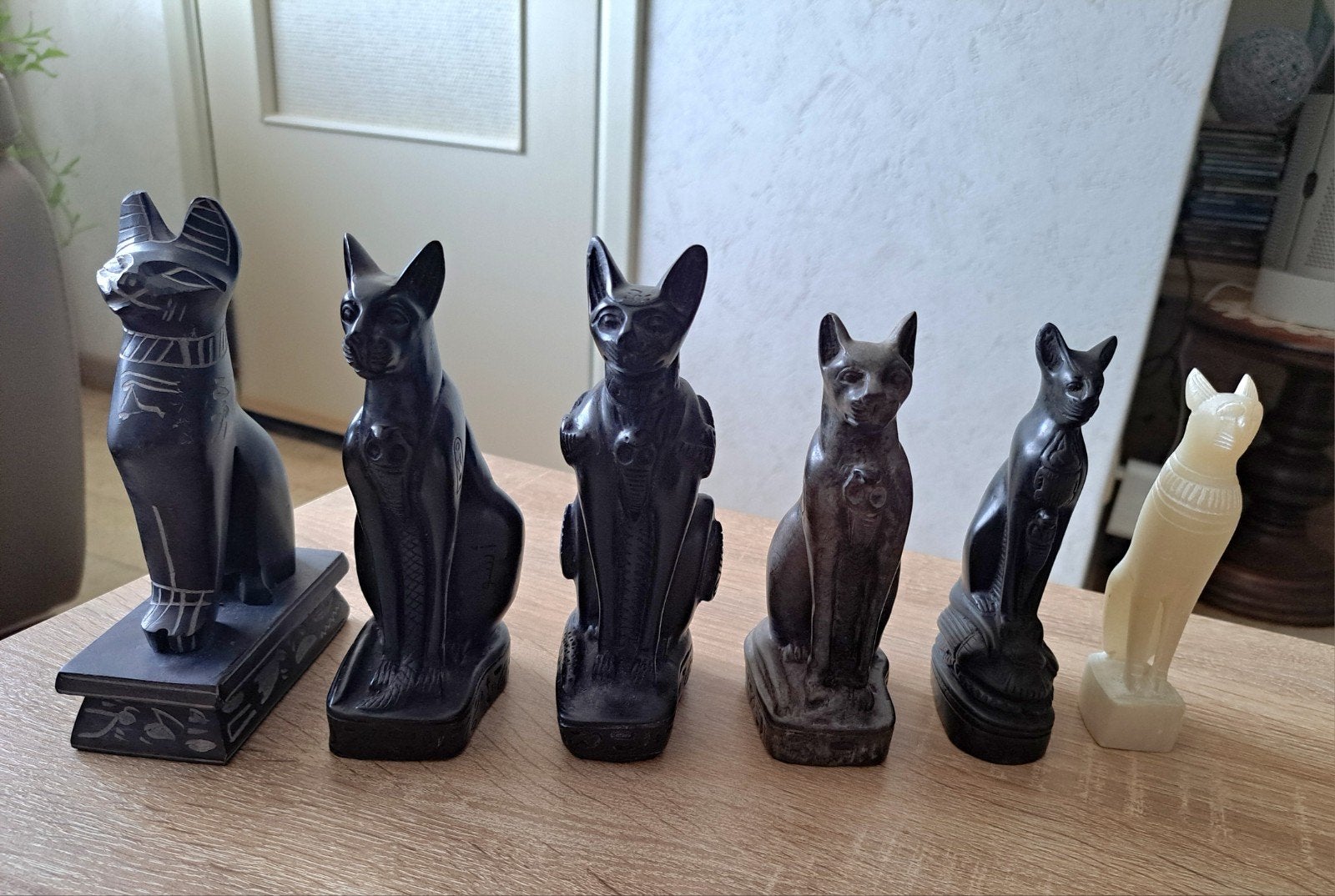 6 st,Egyptische  katten .in goede staat .ophalen in Ekeren., Ophalen
