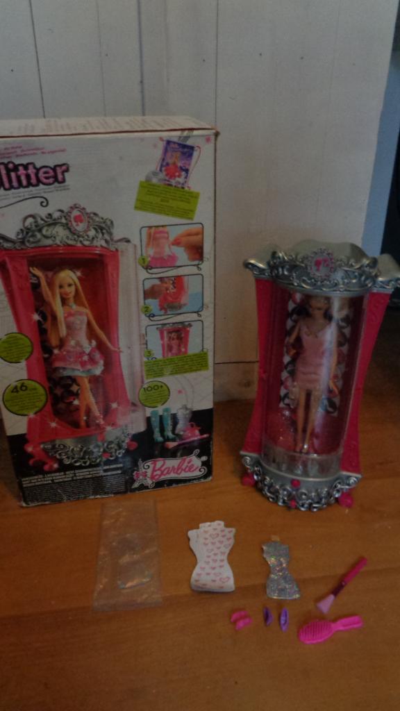 Barbie:  Glitterizer Kledingkast met barbiepop, Enlèvement, Comme neuf, Barbie