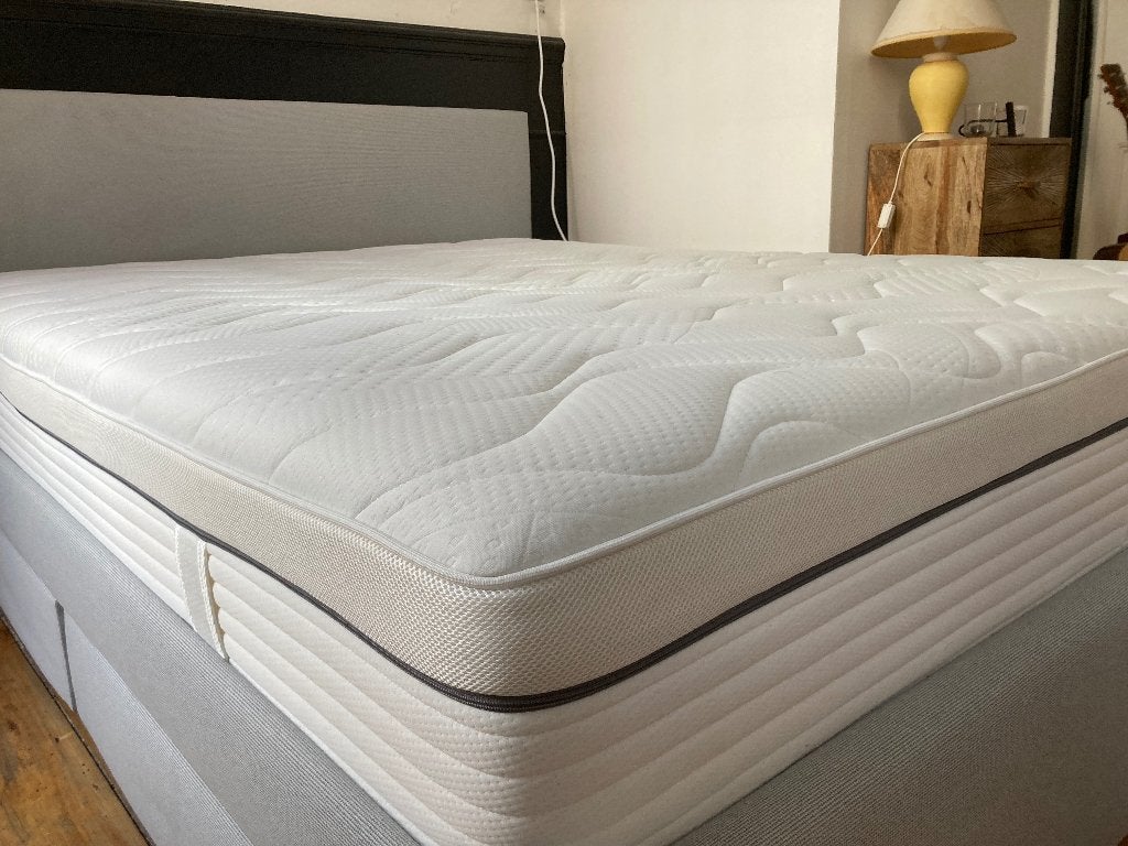 Matelas haut de gamme de 27 cm. Légèrement utilisé, Maison & Meubles, Enlèvement, Comme neuf