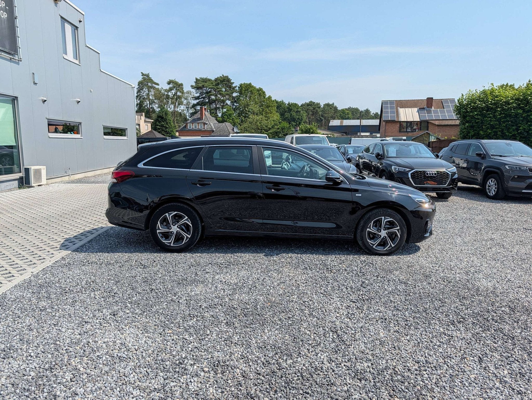 Hyundai i30 Wagon 1.5 MHEV | CAMERA | NAVI/CARPLAY | TREKHAA, Auto's, Stof, Gebruikt, 4 cilinders, Zwart