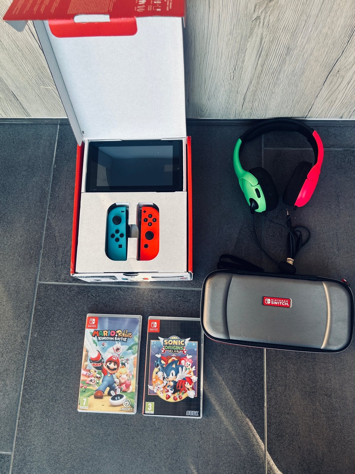 Nintendo Switch v1 (modulable), Games en Spelcomputers, Spelcomputers | Nintendo Switch, Ophalen of Verzenden, Zo goed als nieuw