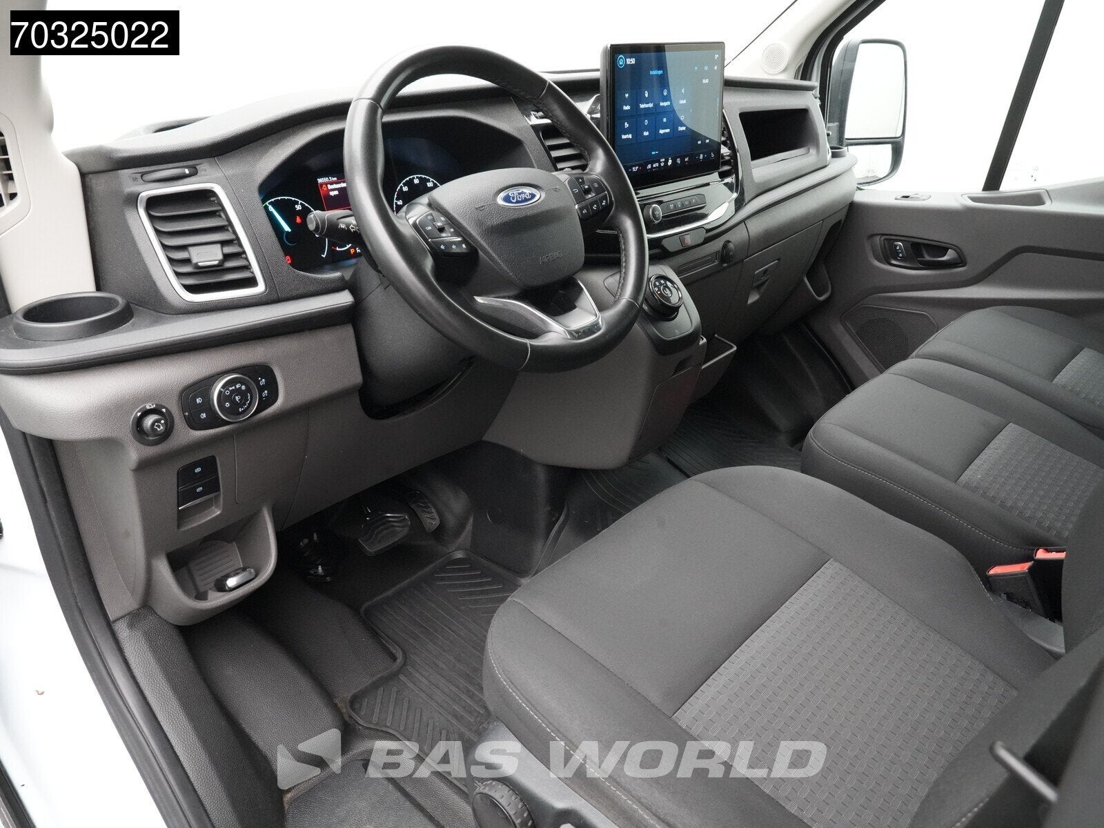 Ford e-Transit 184pk Elektrisch 68kWh 317km WLTP L2H3 Hoog D, Auto's, Bestelwagens en Lichte vracht, Stof, Gebruikt, Parkeersensor