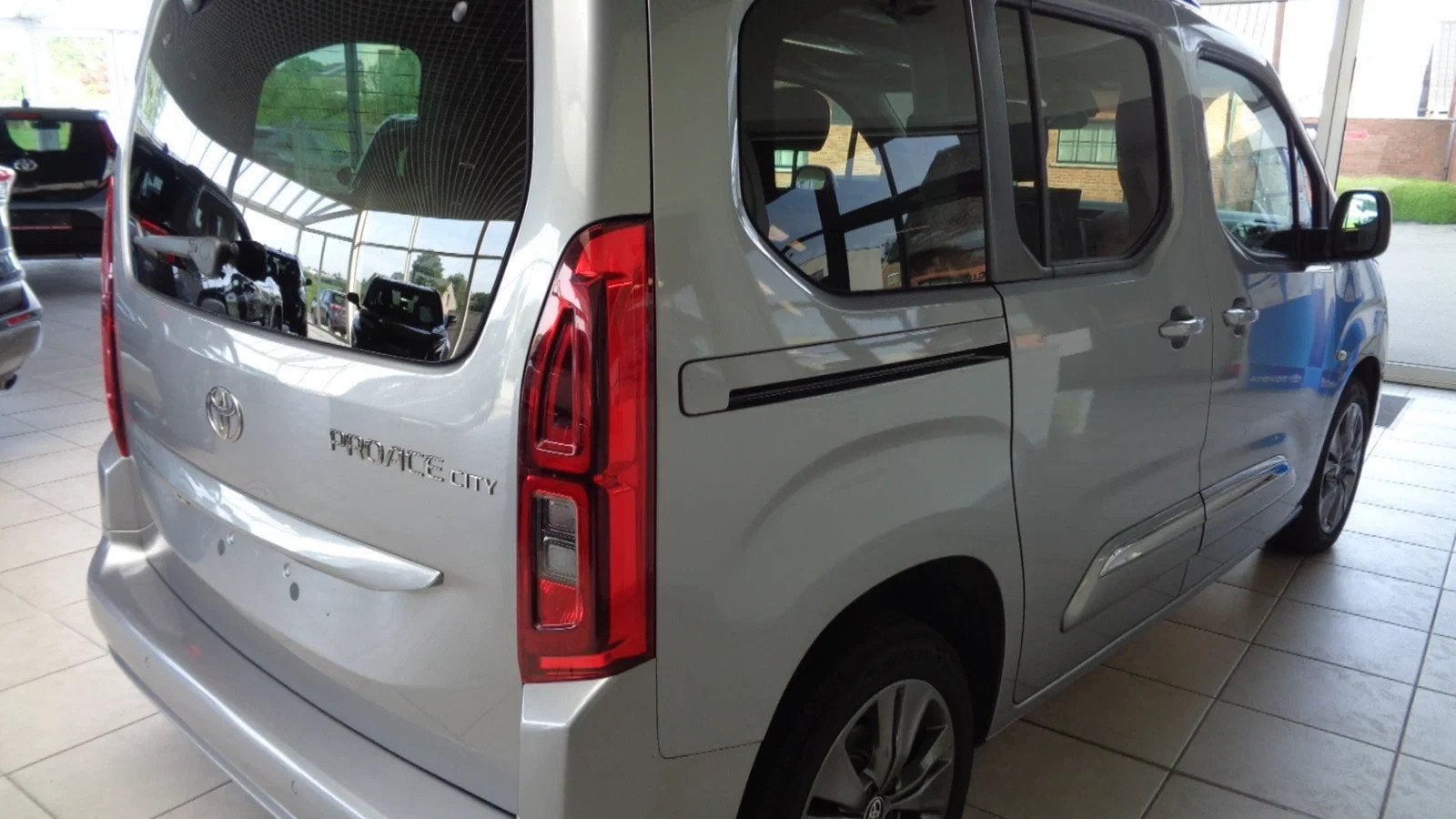 Toyota ProAce CITY VERSO TRACK (automatique), Autos, Argent ou Gris, Achat, 5 portes, 96 kW