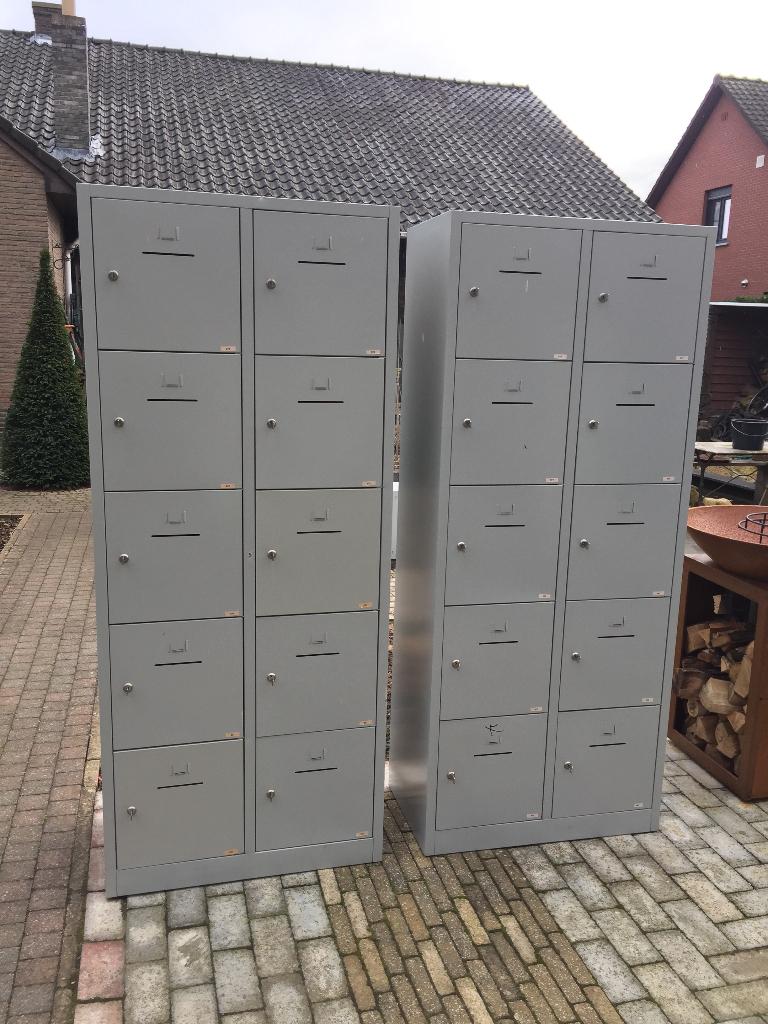 Degelijke 10 - deurs lockers // vakkenkasten . Als nieuw !, Maison & Meubles, Armoires | Casiers, Comme neuf, Enlèvement