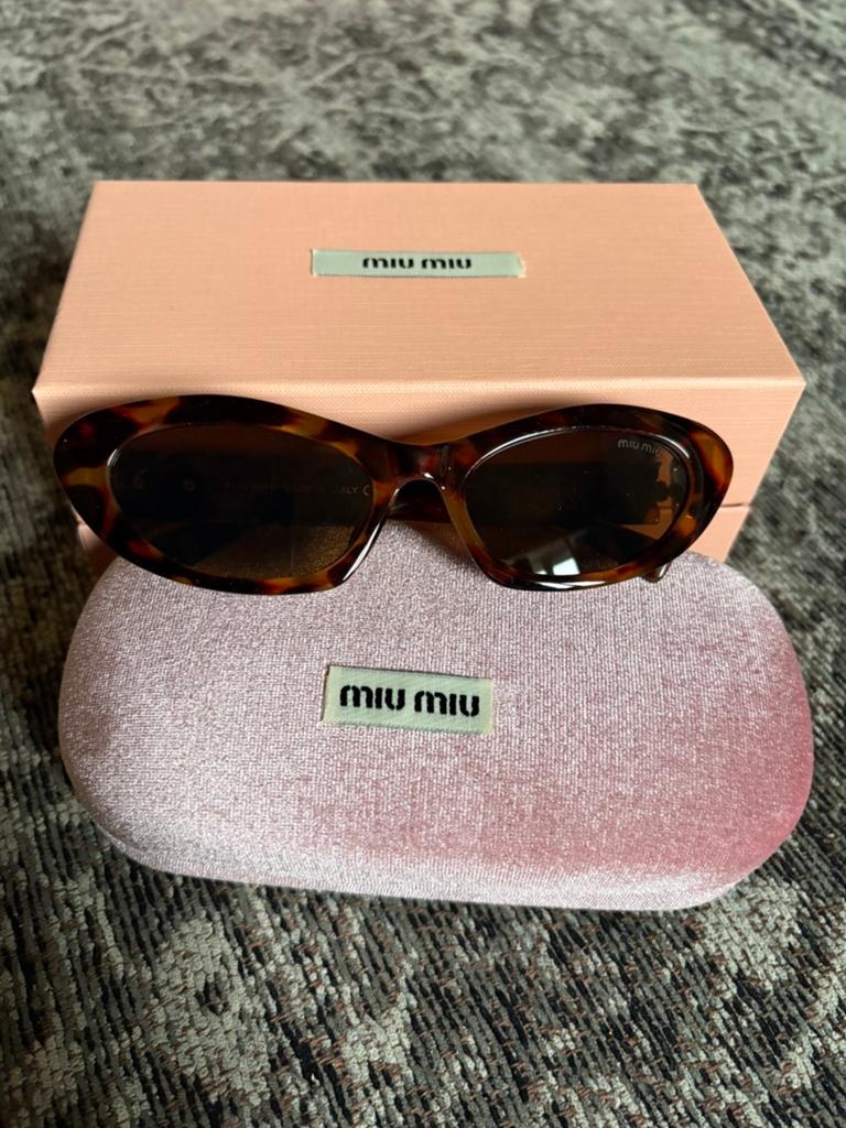 Miu miu Zonnebril, Bijoux, Sacs & Beauté, Lunettes de Soleil & Lunettes | Femmes, Neuf, Autres marques, Enlèvement ou Envoi, Brun