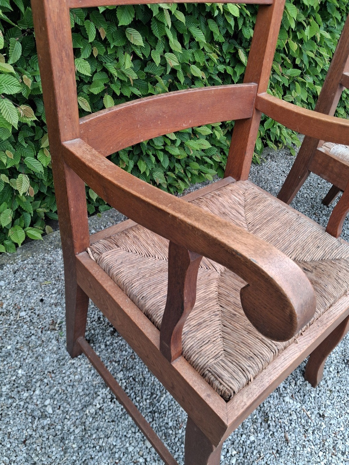 ambachtelijk houten stoelen met armleuningen, Enlèvement