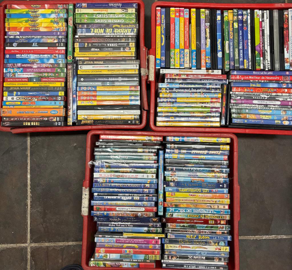 Lot de plus de 100 DVD enfant, CD & DVD, DVD | Enfants & Jeunesse, Tous les âges, Autres genres, Enlèvement, Utilisé