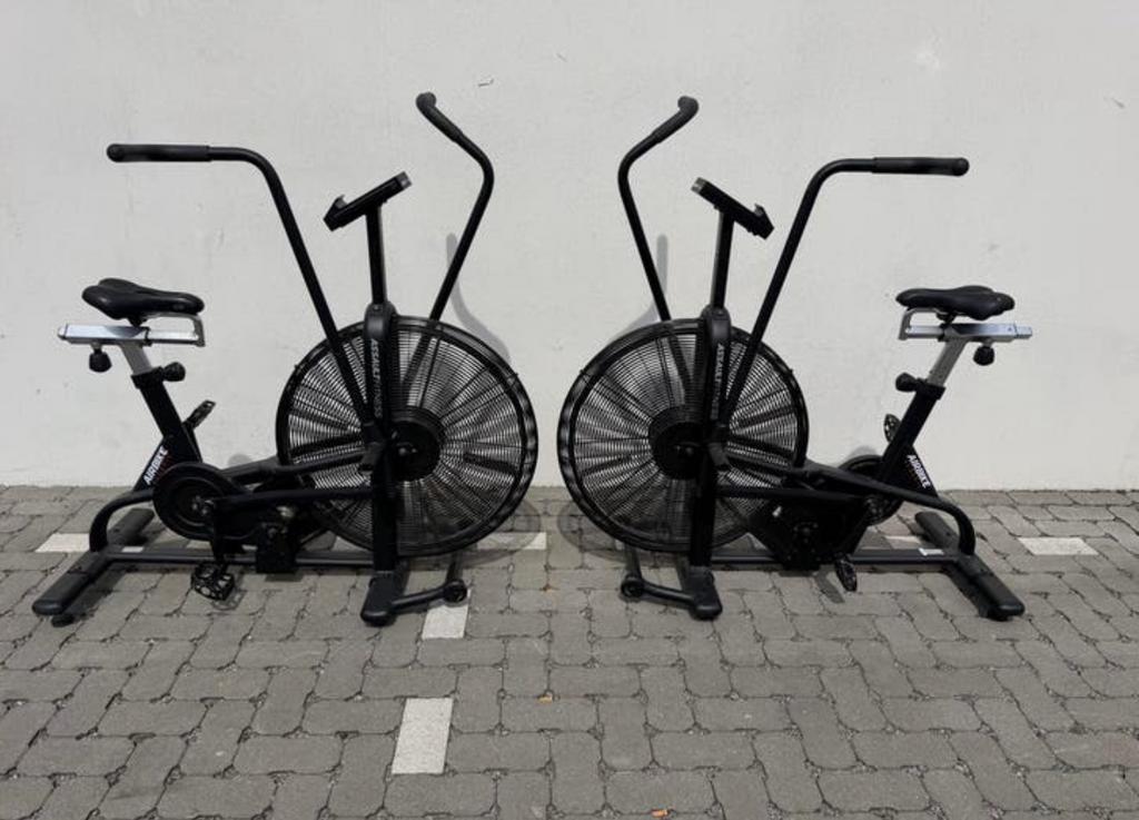 Assault Fitness Airbike 2 stuks op voorraad !!, Sport en Fitness, Fitnessmaterialen, Ophalen, Zo goed als nieuw