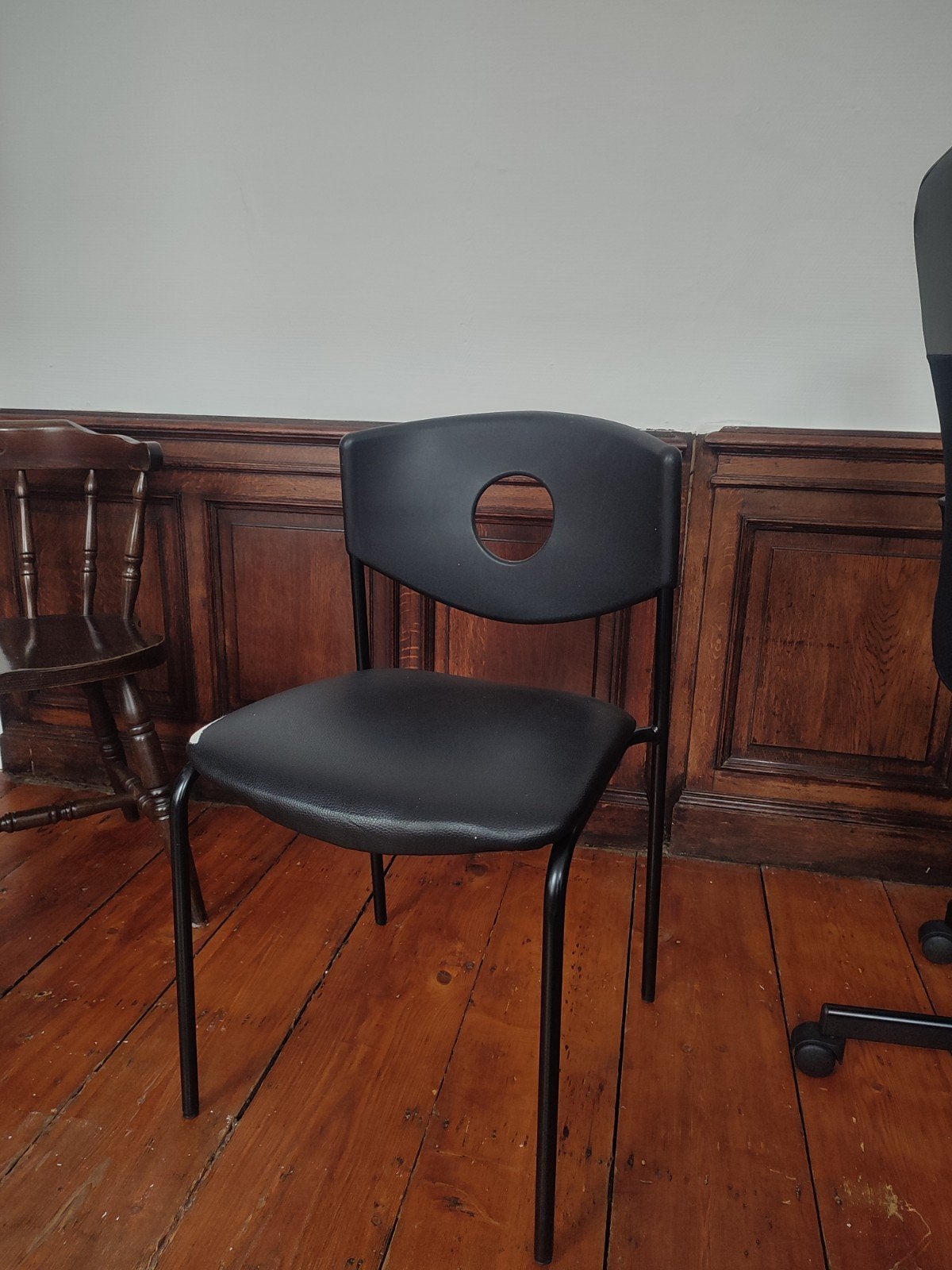 gratis zwarte stoel, Ophalen, Gebruikt, Zwart, Eén
