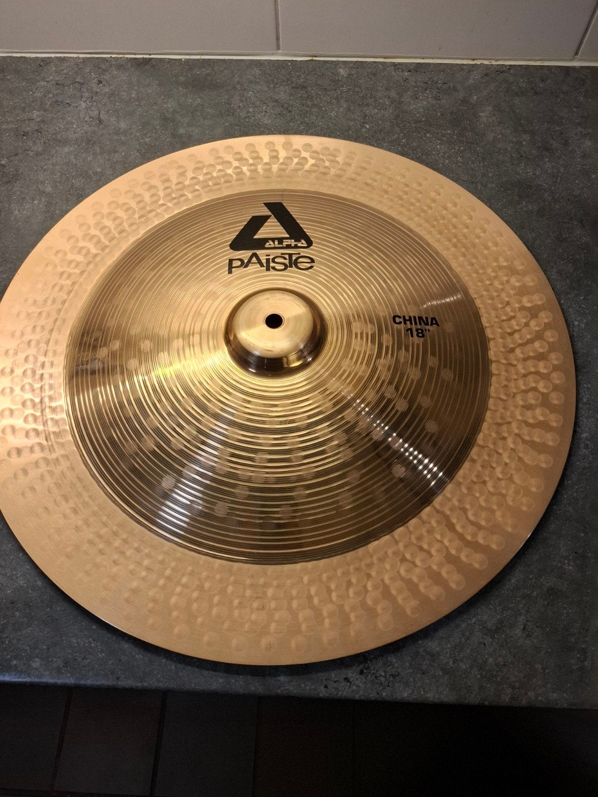 Paiste alpha 18 inch China cymbaal voor uw drumstel in zgst, Muziek en Instrumenten, Instrumenten | Toebehoren, Ophalen of Verzenden