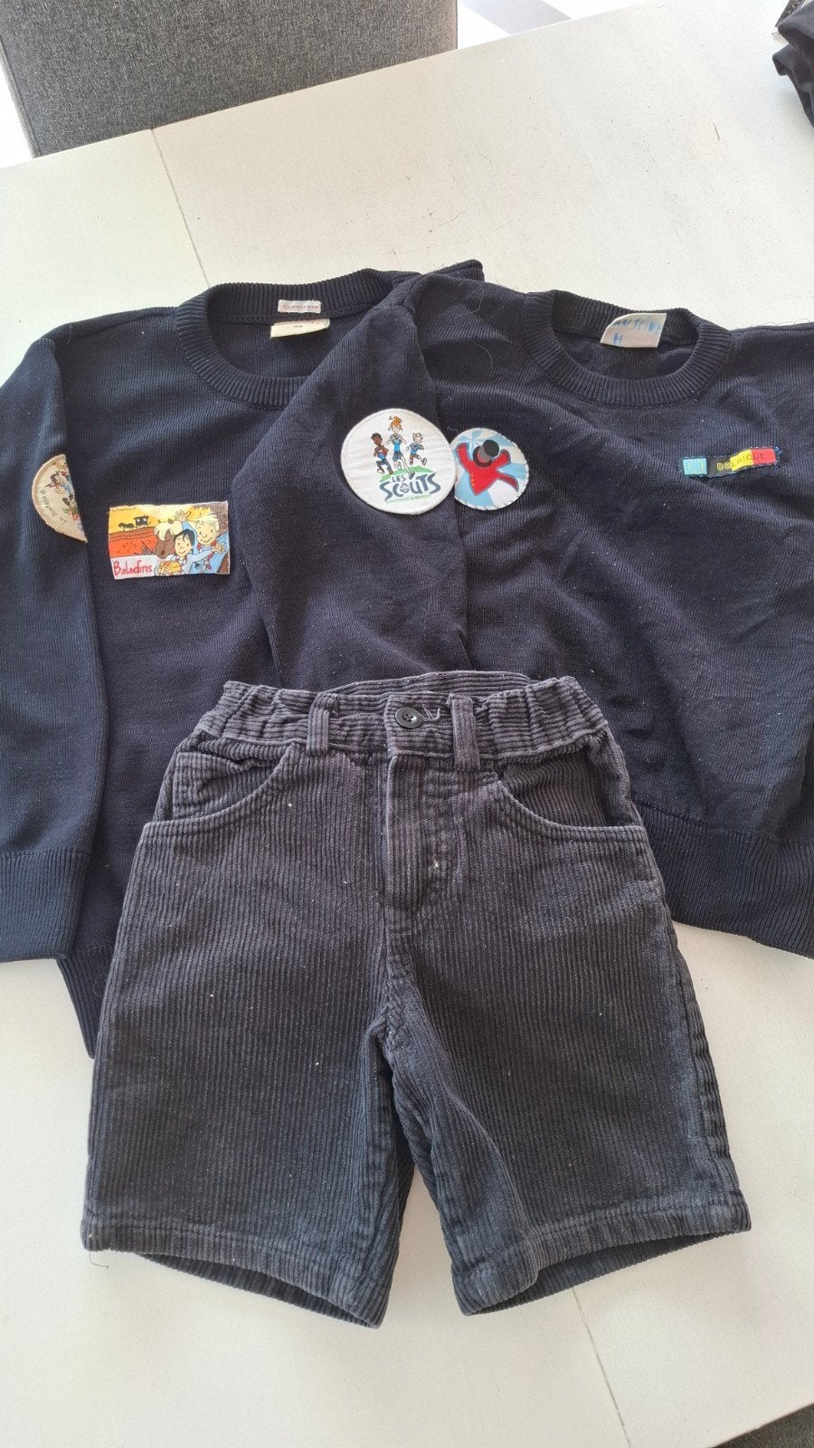 Vêtements baladins avec insignes, Kinderen en Baby's, Kinderkleding | Overige, Ophalen, Gebruikt, Scouterie, Jongen of Meisje