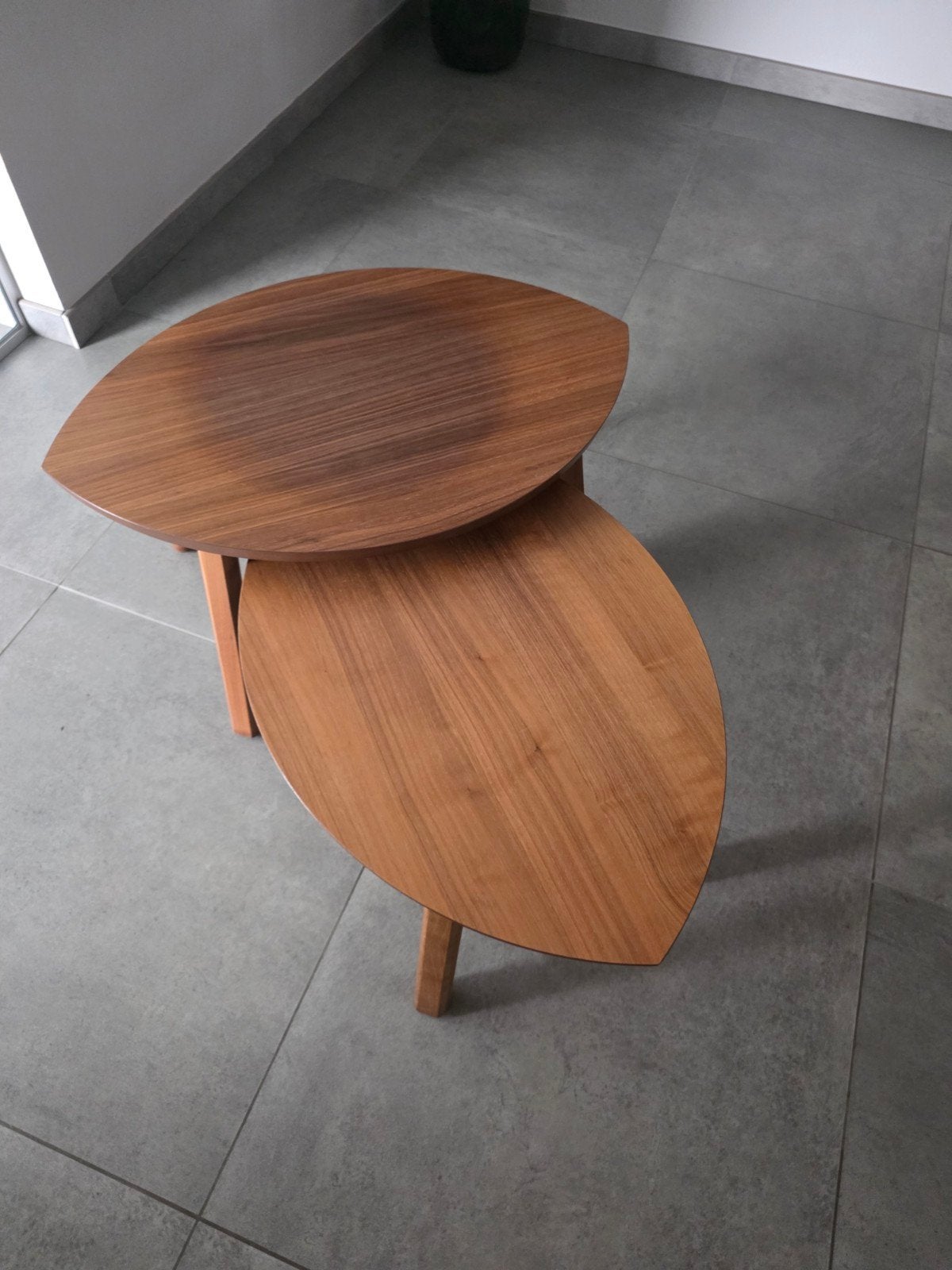 Houten salontafeltjes IKEA Stockholm, Enlèvement