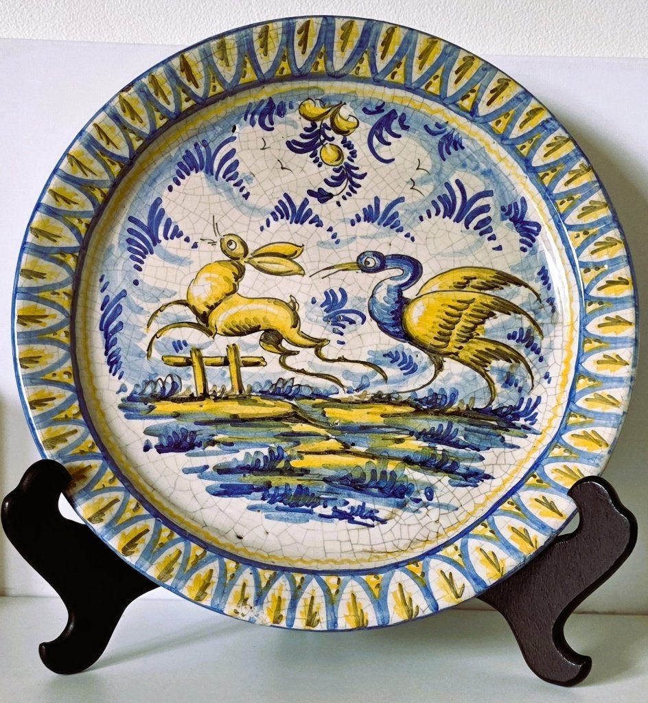 2 assiettes en faïence de 36 cm., Antiquités & Art, Antiquités | Céramique & Poterie, Enlèvement ou Envoi