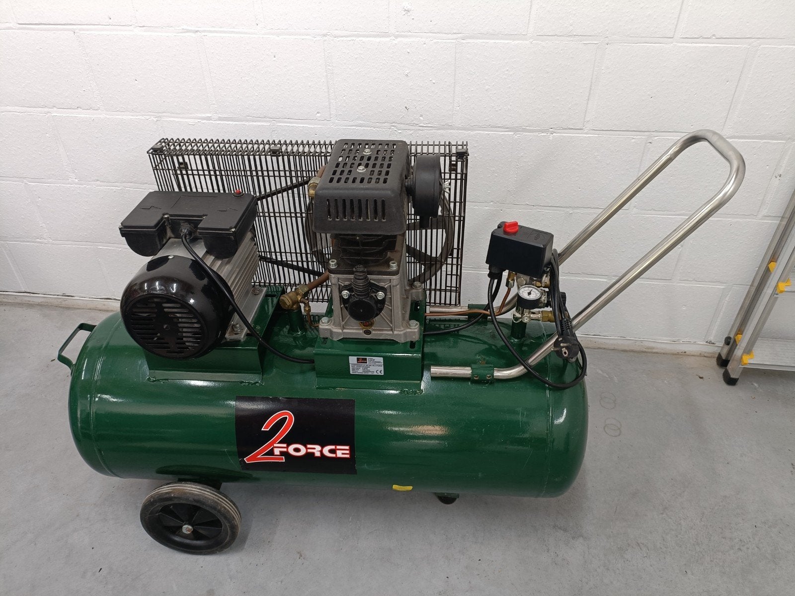 Compressor 230V 290L/min 100L Drukvat 8Bar., Ophalen, Gebruikt, 200 tot 400 liter/min, Mobiel