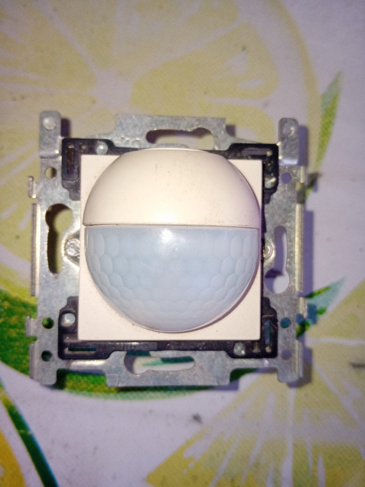 Détecteur intégré Niko couleur crème utilisé pendant 1 semai, Bricolage & Construction, Enlèvement ou Envoi, Comme neuf, Interrupteur