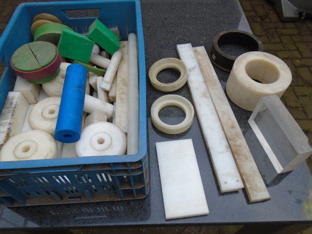 Bak met kunststof materialen. Ideaal voor draaien en frezen, Doe-het-zelf en Bouw, Draaibanken, Ophalen, Gebruikt, Onderdeel