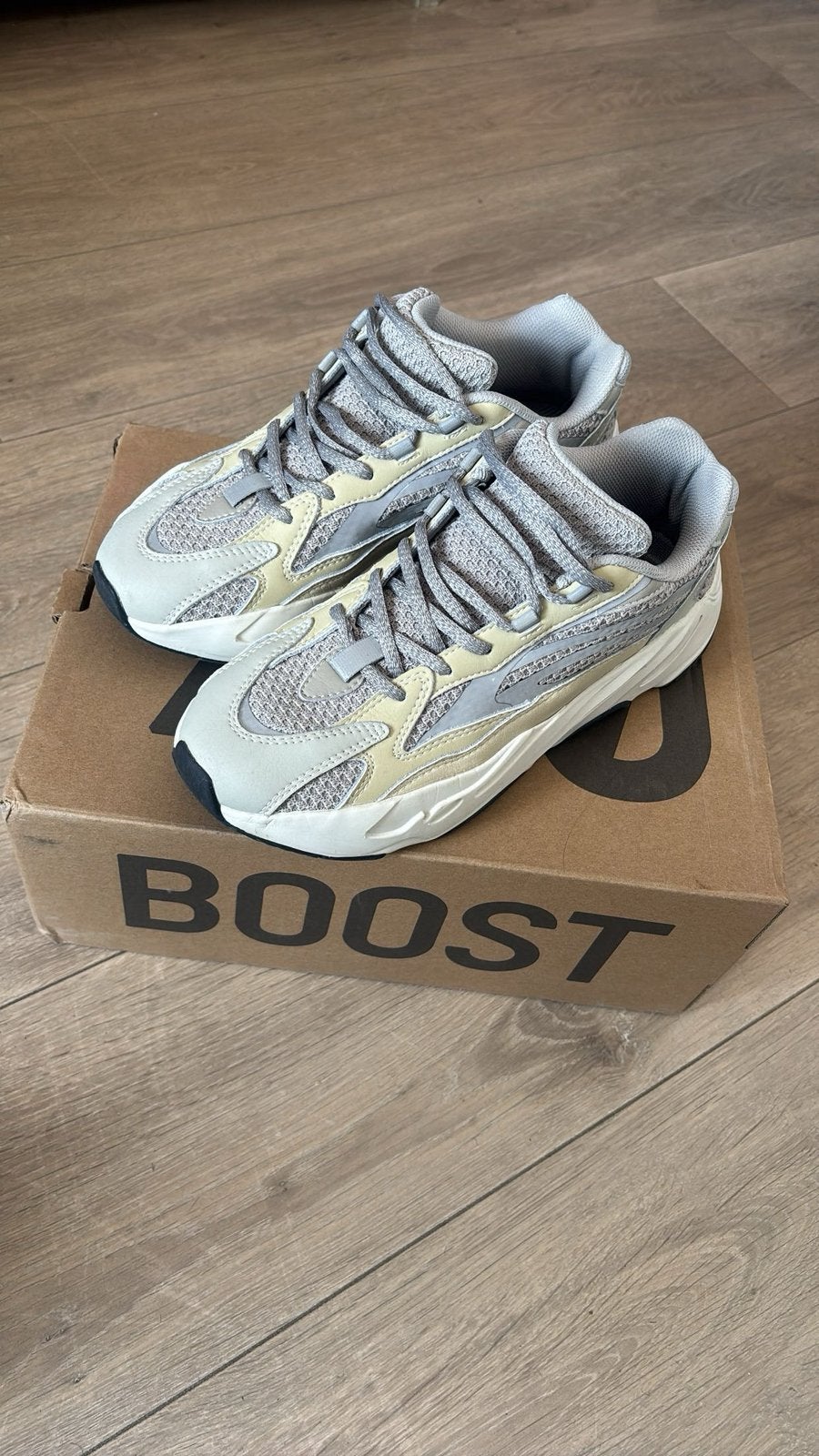 Yeezy wave runners, Kleding | Heren, Wit, Nieuw, Ophalen of Verzenden, Sneakers