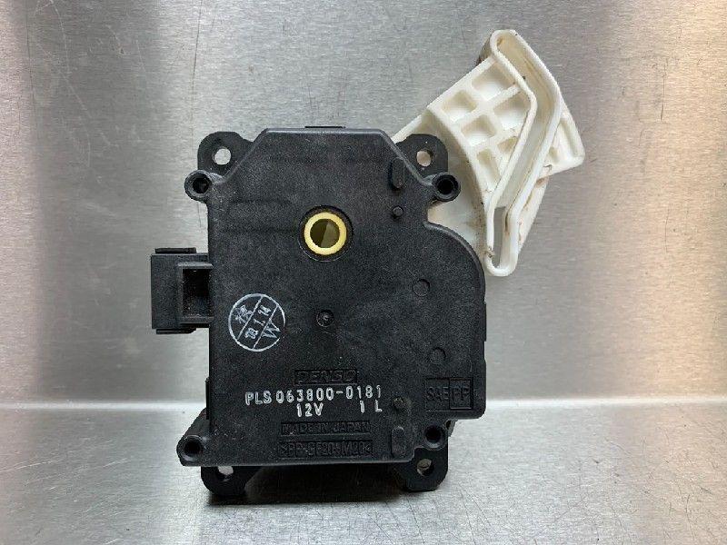 ACTIONNEUR MOTEUR VOLET CHAUFFAGE RAV4 (A3) (|0638000181|), Utilisé, Toyota