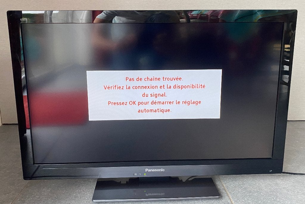 TV Panasonic Full HD 32" (80 cm) - Modèle TX-L32E30E, LED, Panasonic, 60 à 80 cm, Comme neuf