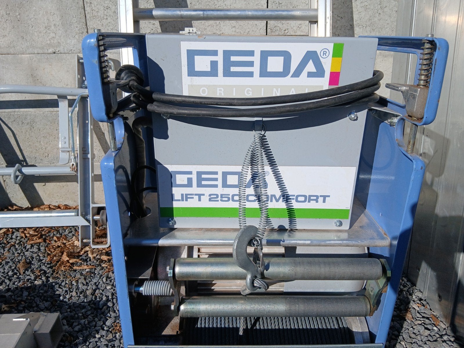 Monte-charge tuiles GEDA LIFT COMFORT 250KG  année 2025., Ophalen