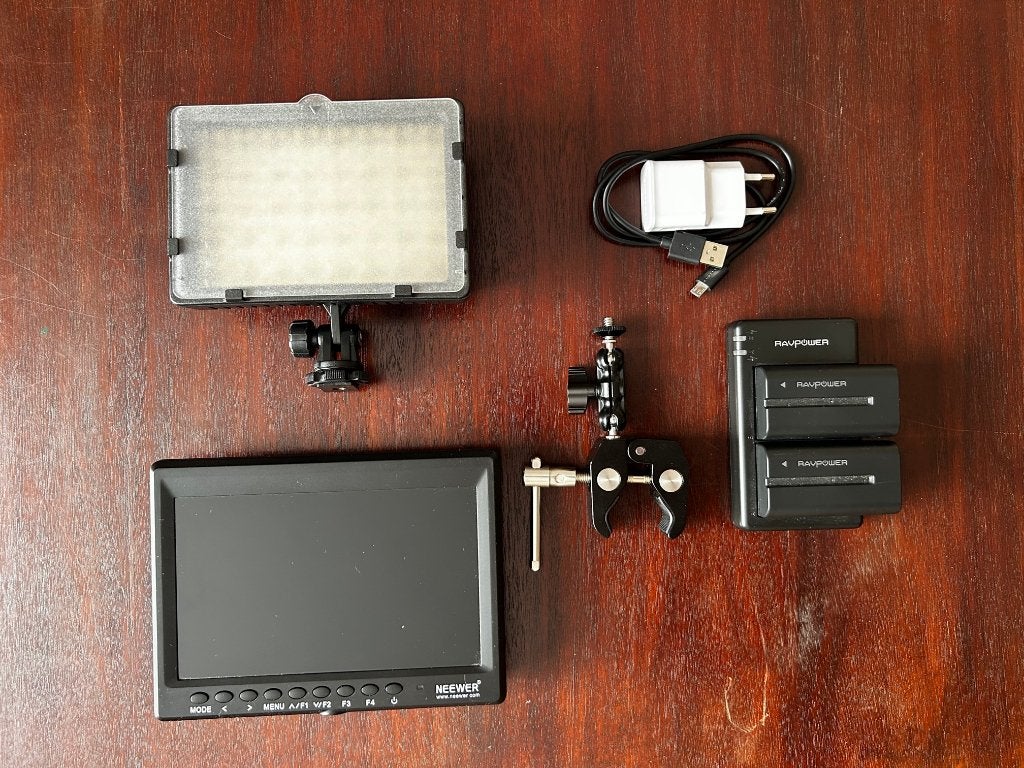 Kit vidéo Neewer – Moniteur 7" + spot LED + batteries, Audio, Tv en Foto, Fotografie | Fotostudio en Toebehoren, Ophalen, Gebruikt