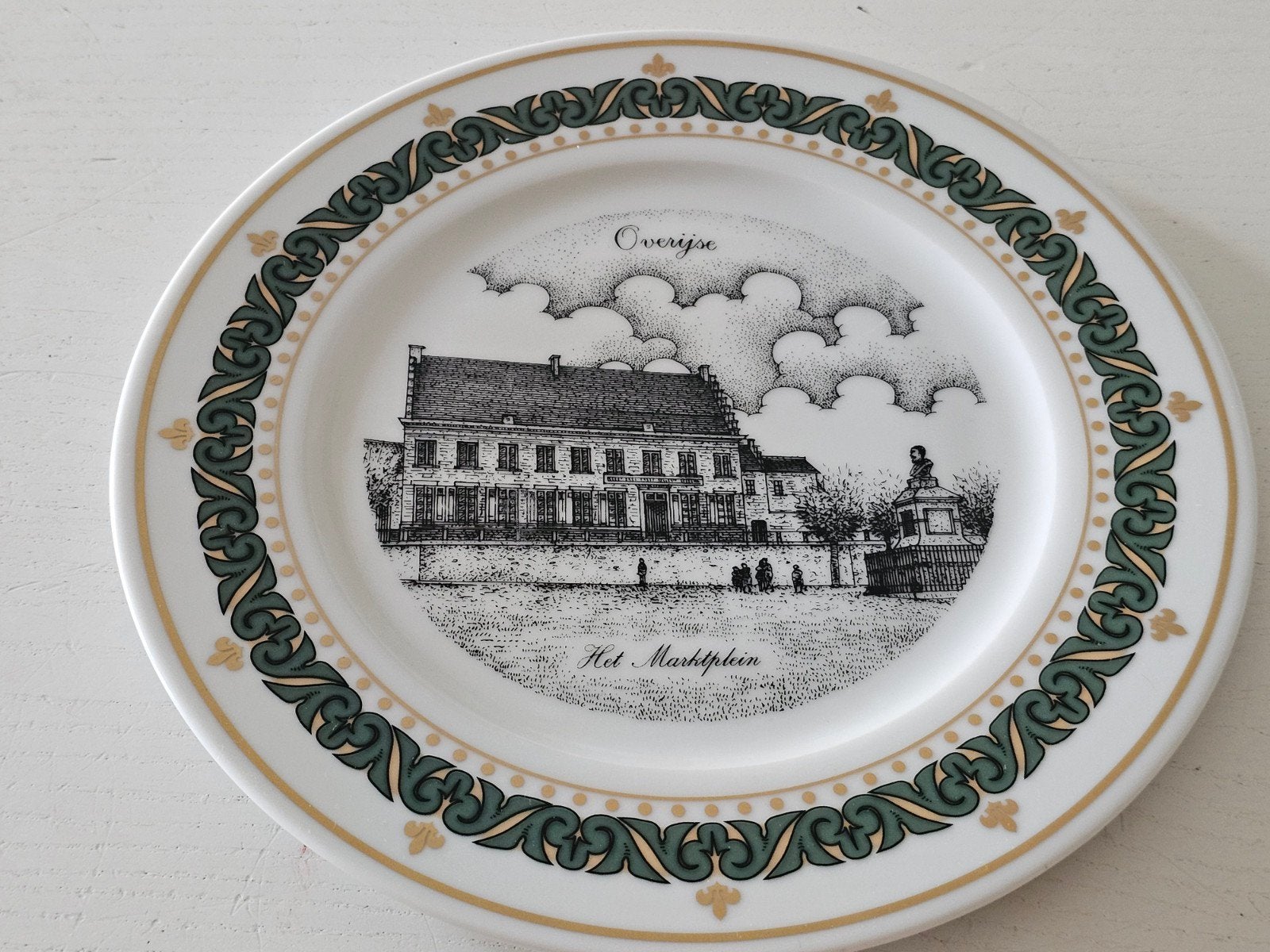 Assiette en porcelaine G. SWAENEPOEL overijse
Édition limité, Antiquités & Art, Enlèvement ou Envoi